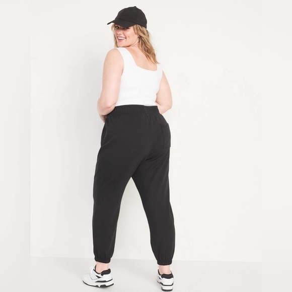 NWT! Old Navy Black High-Waisted Dynamic Fleece Pintucked Sweatpants -Multiple 🩵 - Picture 8 of 8